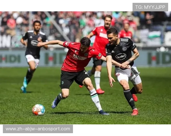 足球比赛中的高压防守与进攻结合